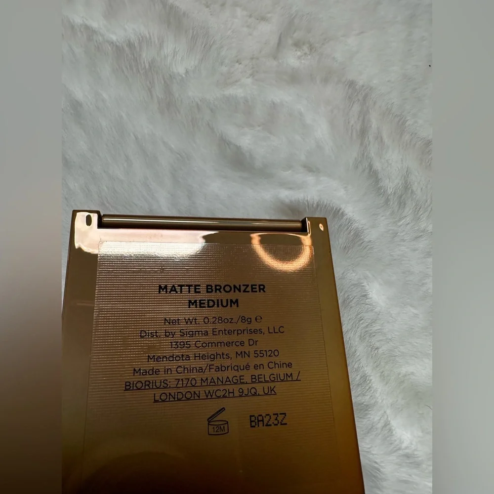 Sigma beauty Light Matte Bronzer